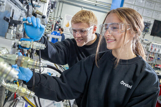 Two students in the National Fluid Power Centre